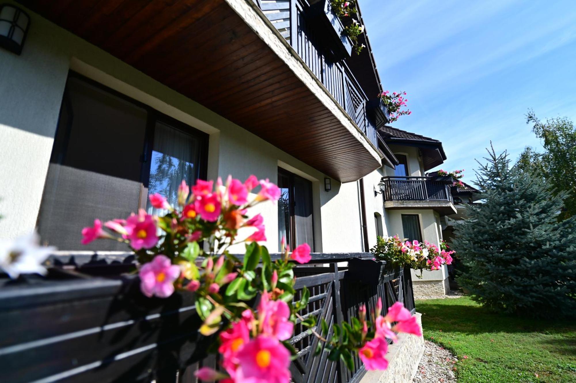 Natura Family Resort Avrig Zewnętrze zdjęcie