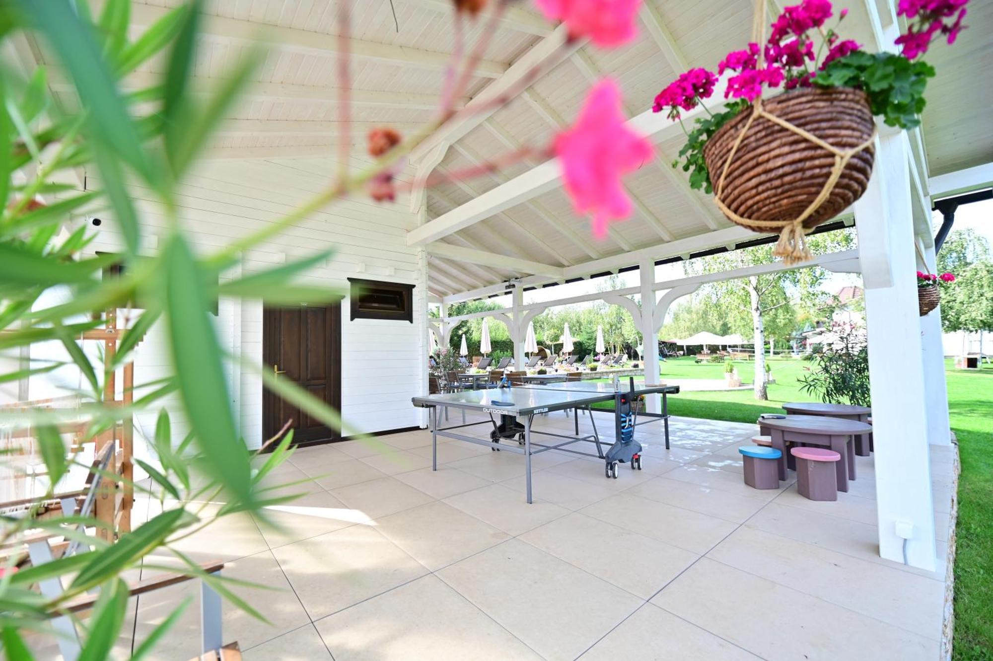 Natura Family Resort Avrig Zewnętrze zdjęcie